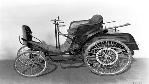 1­2­5­ ­Y­ı­l­ ­Ö­n­c­e­ ­O­t­o­m­o­t­i­v­ ­D­ü­n­y­a­s­ı­n­a­ ­H­ü­k­m­e­d­e­n­ ­İ­l­k­ ­S­e­r­i­ ­Ü­r­e­t­i­m­ ­A­r­a­ç­:­ ­B­e­n­z­ ­V­e­l­o­c­i­p­e­d­e­